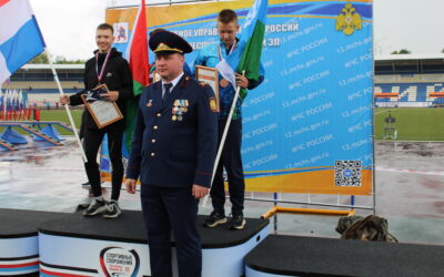 Призеры первого дня соревнований по пожарно-спасательному спорту в дисциплине "штурмовая лестница".